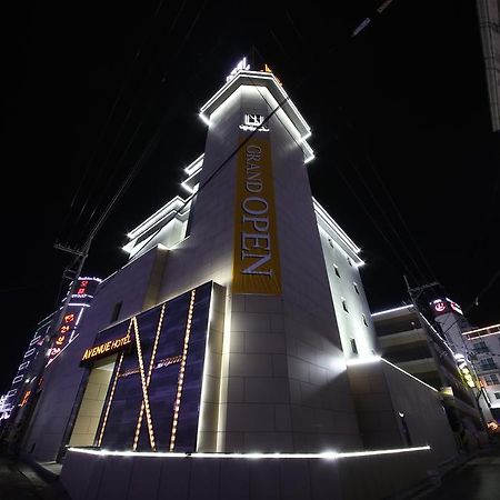 Avenue Hotel Jeonju Bagian luar foto
