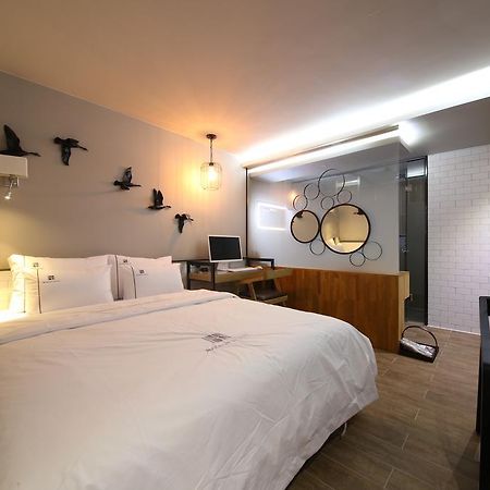 Avenue Hotel Jeonju Bagian luar foto