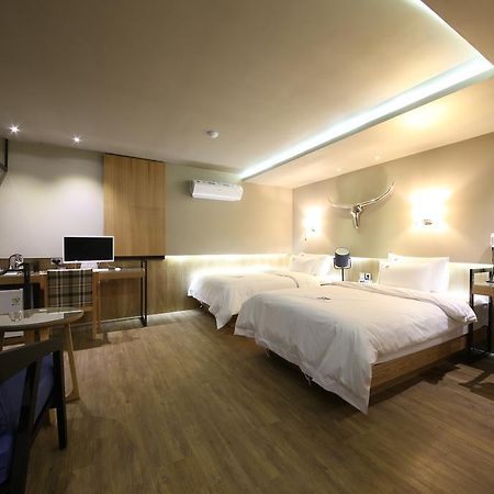 Avenue Hotel Jeonju Bagian luar foto