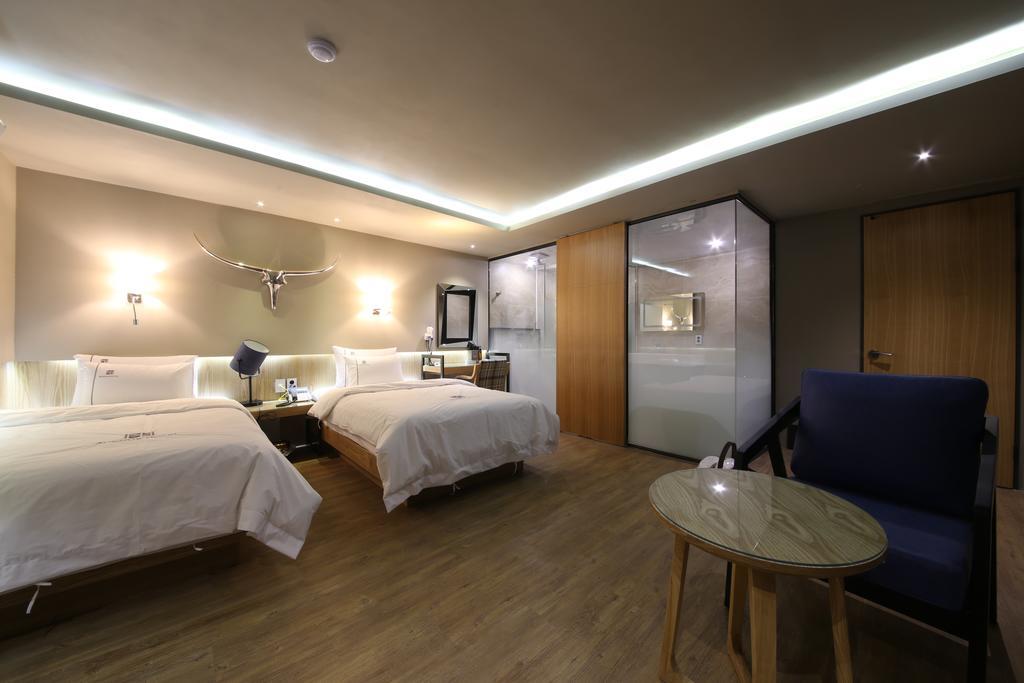 Avenue Hotel Jeonju Bagian luar foto