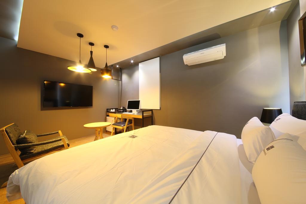 Avenue Hotel Jeonju Bagian luar foto