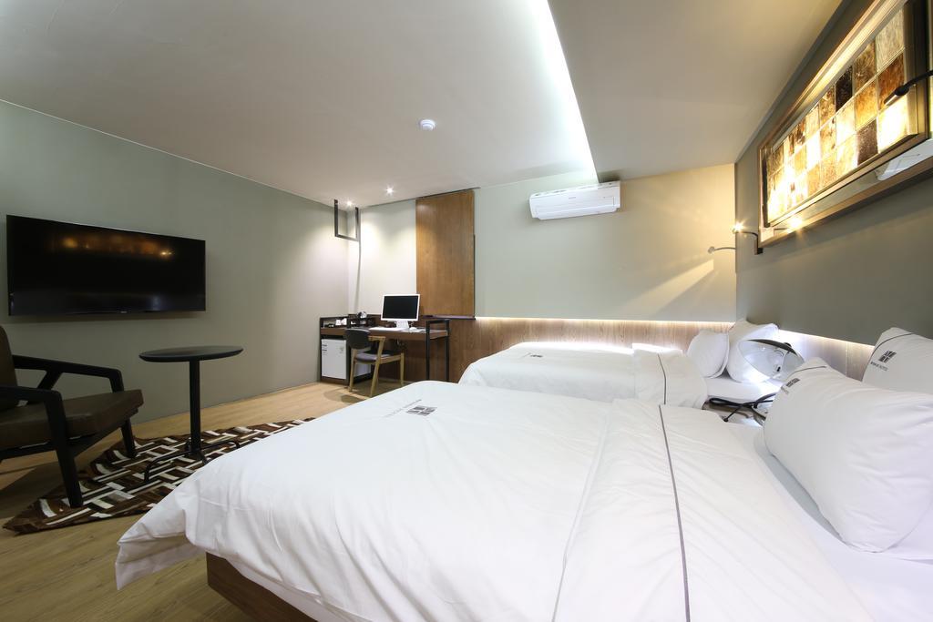 Avenue Hotel Jeonju Bagian luar foto