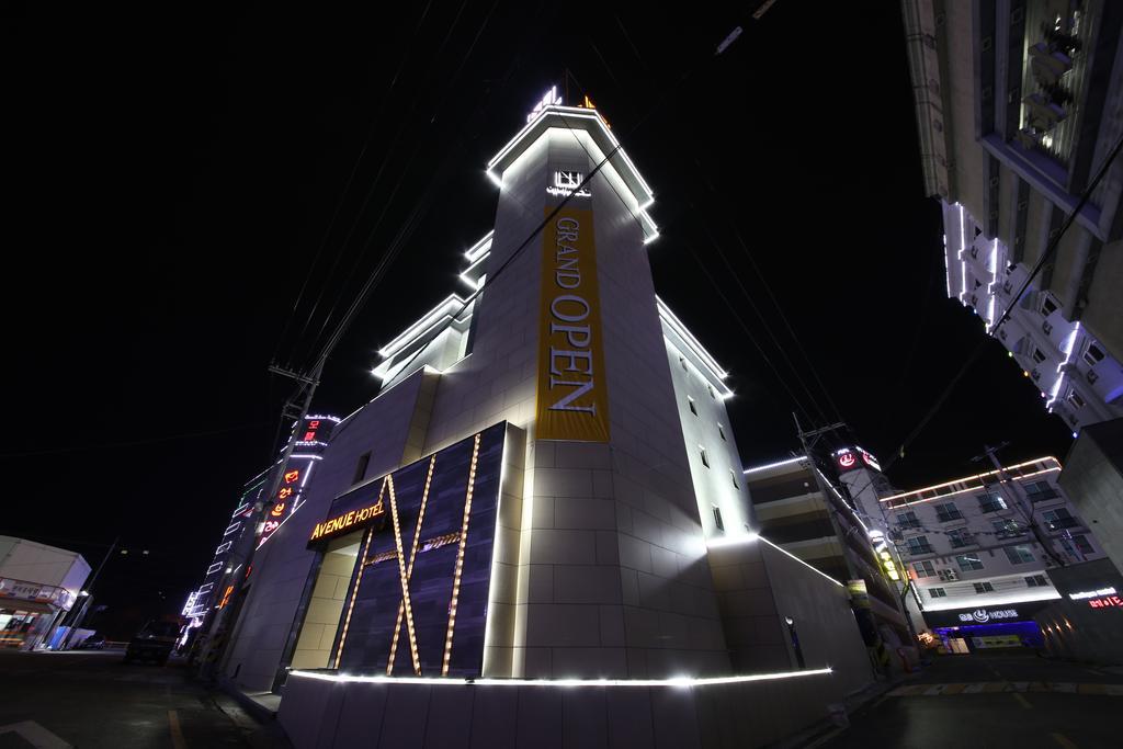 Avenue Hotel Jeonju Bagian luar foto