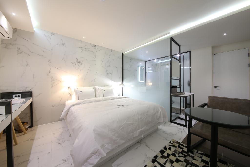 Avenue Hotel Jeonju Bagian luar foto