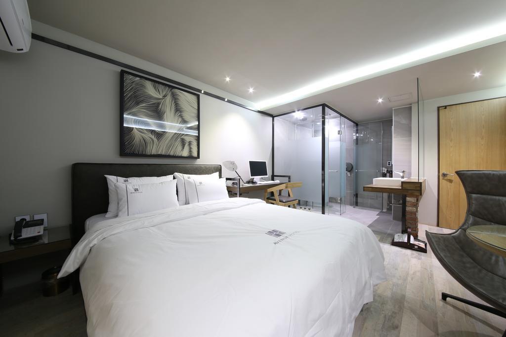 Avenue Hotel Jeonju Bagian luar foto