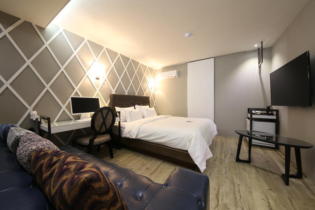 Avenue Hotel Jeonju Bagian luar foto