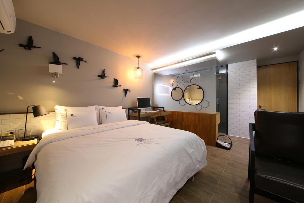 Avenue Hotel Jeonju Bagian luar foto