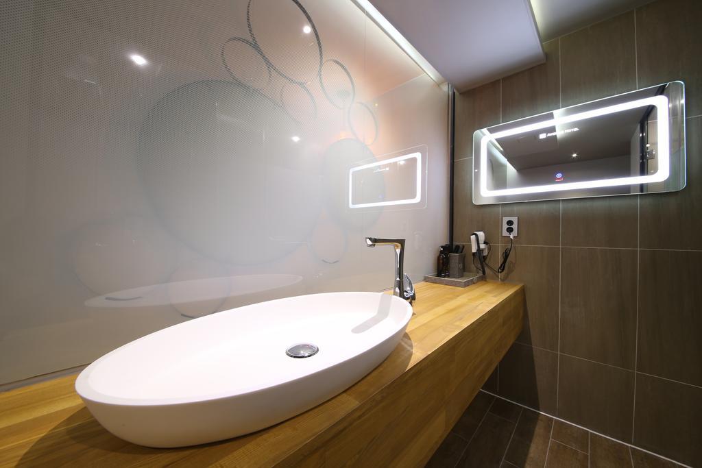 Avenue Hotel Jeonju Bagian luar foto
