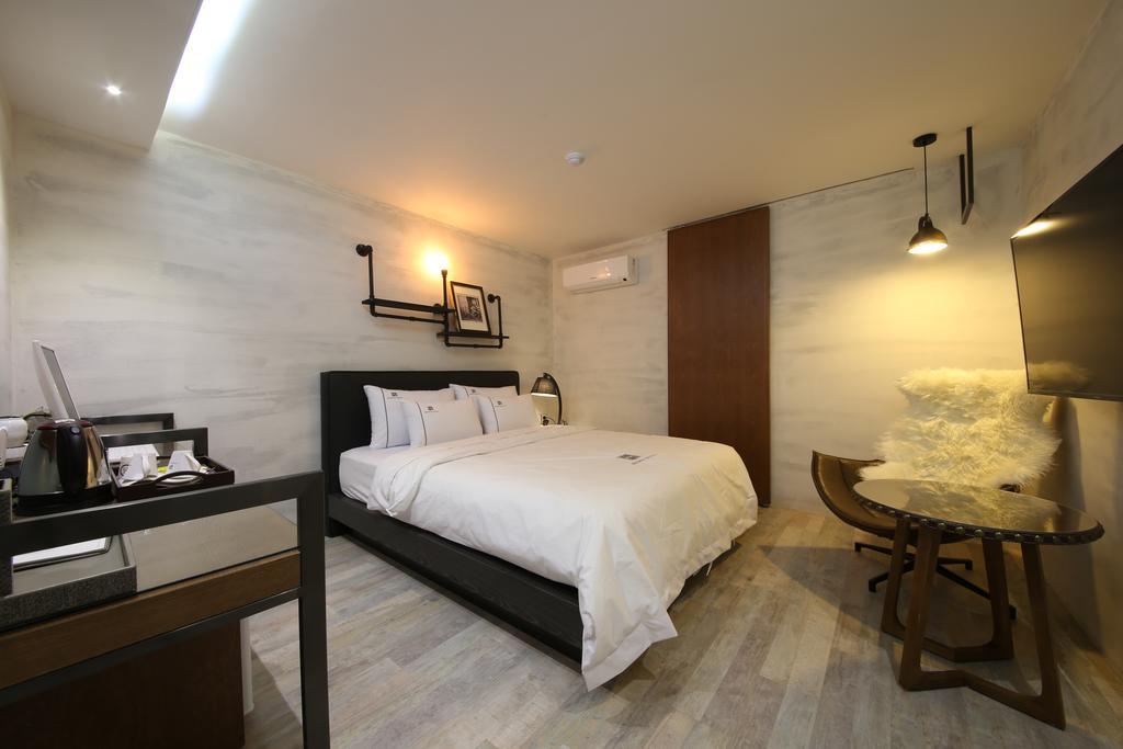Avenue Hotel Jeonju Bagian luar foto