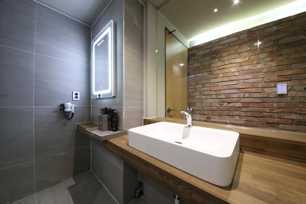 Avenue Hotel Jeonju Bagian luar foto