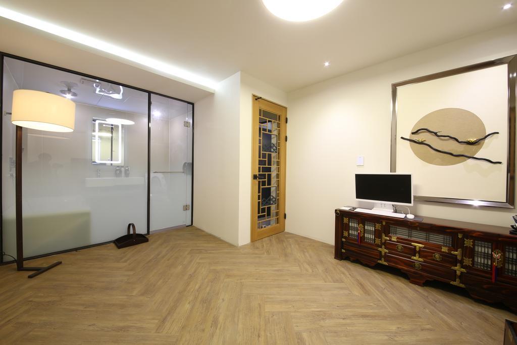 Avenue Hotel Jeonju Bagian luar foto