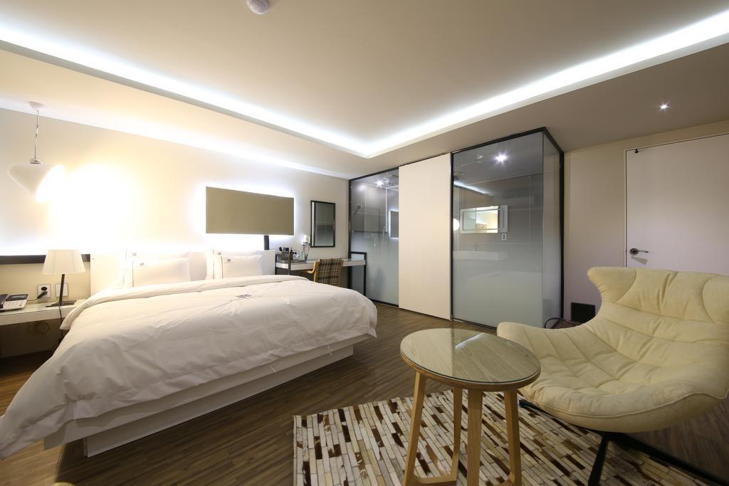 Avenue Hotel Jeonju Bagian luar foto