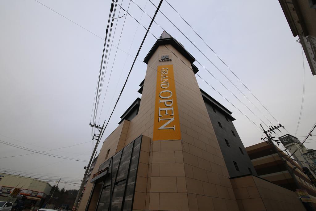 Avenue Hotel Jeonju Bagian luar foto