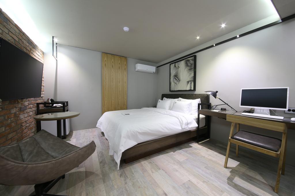 Avenue Hotel Jeonju Bagian luar foto