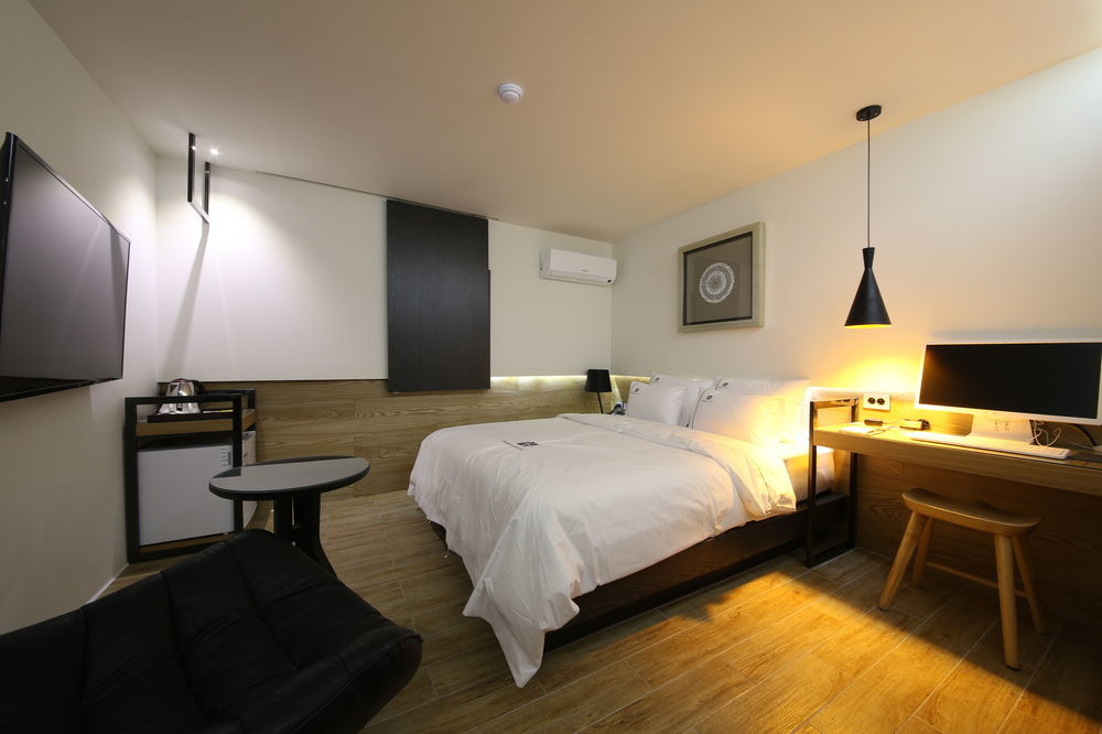Avenue Hotel Jeonju Bagian luar foto