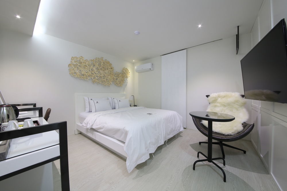 Avenue Hotel Jeonju Bagian luar foto