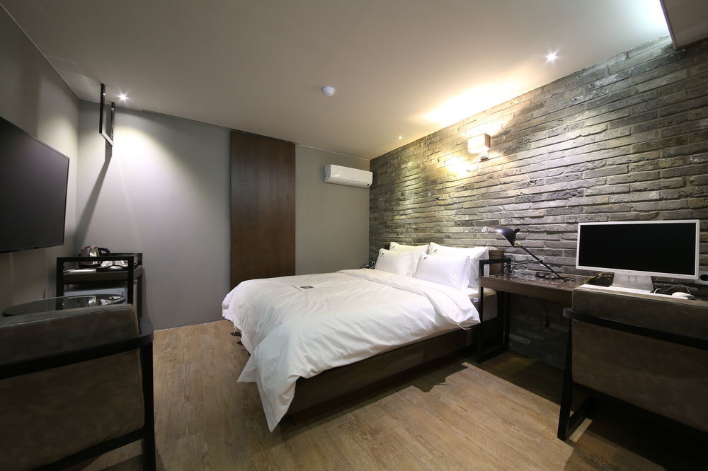 Avenue Hotel Jeonju Bagian luar foto